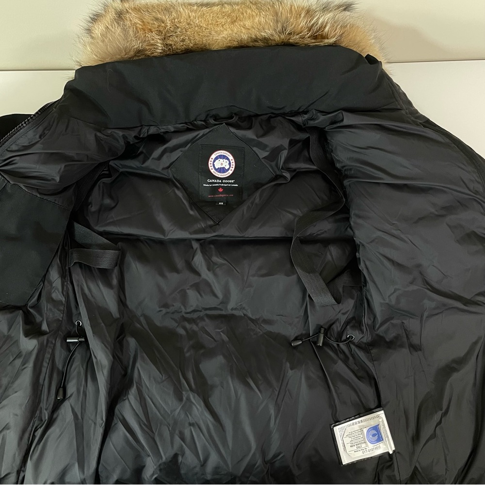 CANADA GOOSE Women’s Medium Black Chelsea Fur Lined Hooded Down Parka Gorpcore - Picture 15 of 16